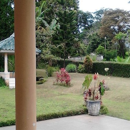 Villa Puncak Resort Чипанас Экстерьер фото